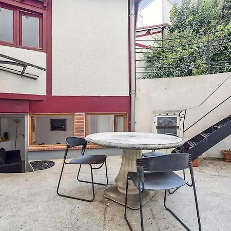 Apartment With Little Garden-terrace At Trocadero Paris