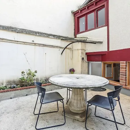 With Little Garden-terrace At Trocadero *